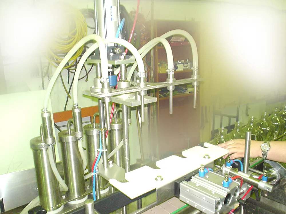 EDELSTEIN piston filling machine for viscous industrial liquids
